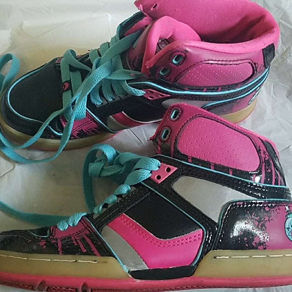 High top sneaker